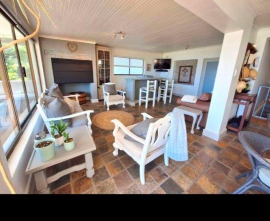 To Let 4 Bedroom Property for Rent in Onrus Western Cape